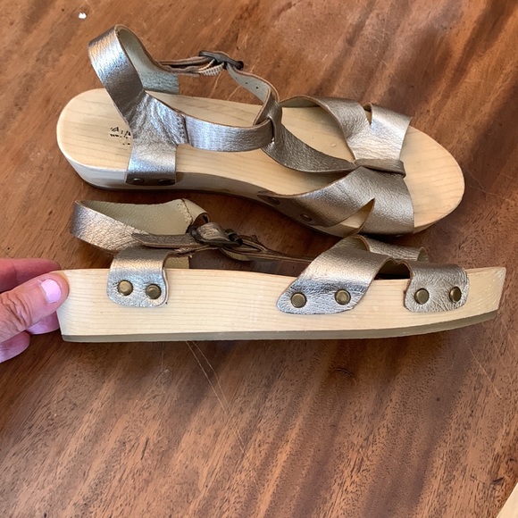 Silver strappy clogs - Picture 8 of 9